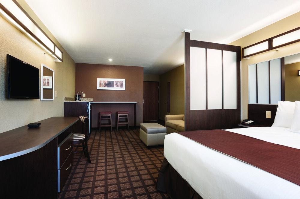 Quality Inn & Suites Kenedy - Karnes City Exteriér fotografie